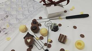 Making chocolate pralines at RETTER BioGut